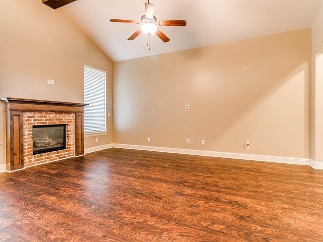 Building Photo - 4909 Kelly Lakes Dr