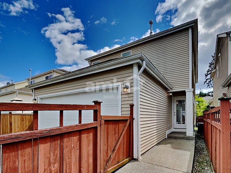 Building Photo - 1639 182nd St E