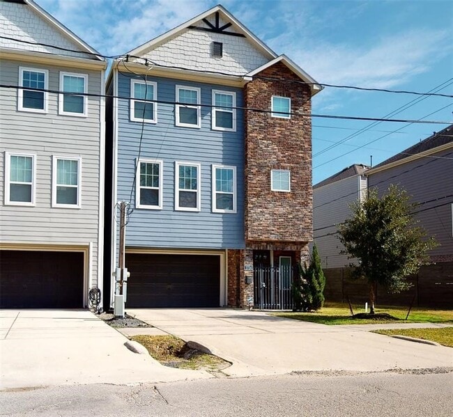 Building Photo - 2724 Rutland St