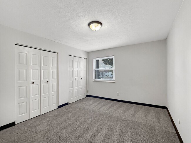 Building Photo - 5560 E Virginia St