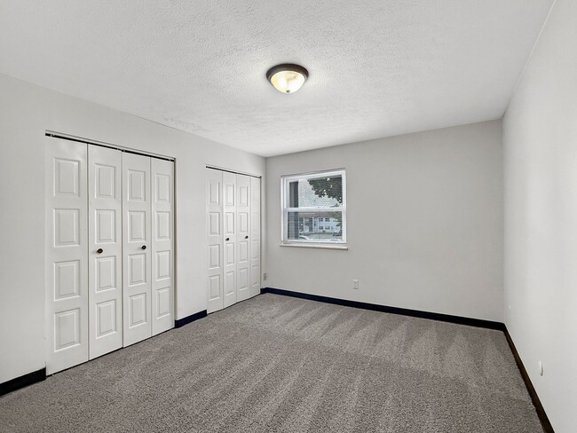 Building Photo - Deposit $0*** 1 BED, 1 BATH $939/mo+***Evansville, Indiana