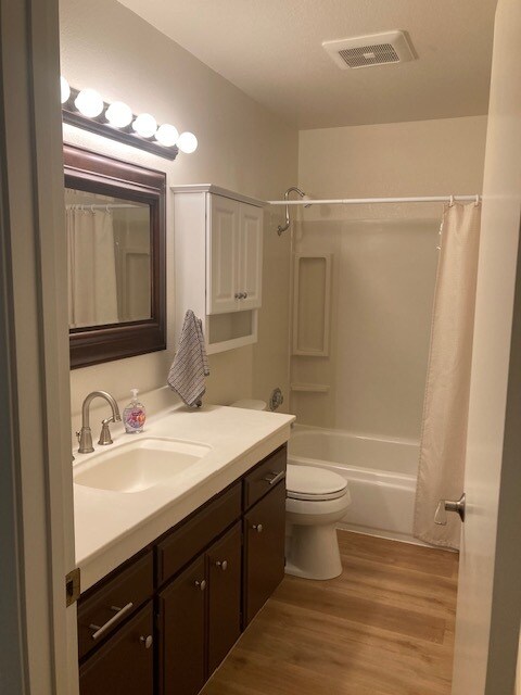 Bathroom - 104 Woodlake Dr