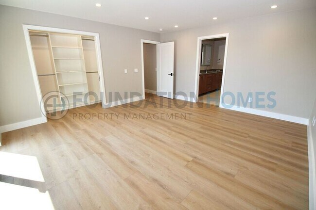 Building Photo - 124 Esmeyer Dr