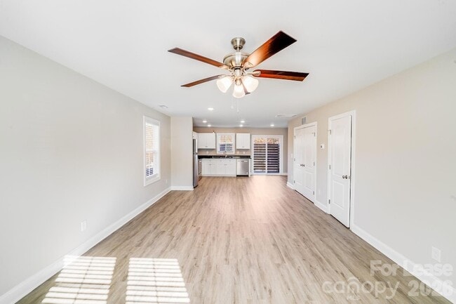 Building Photo - 604 W 8th St