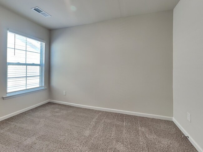 Building Photo - Available Now!  Burnside Farms  - Fenced i...