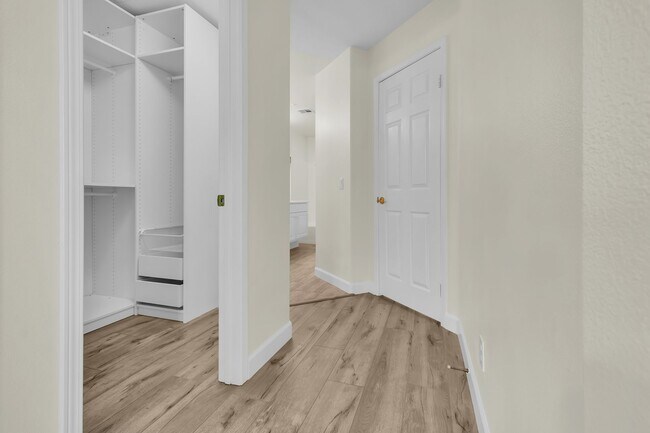 Building Photo - 204 Terra Bella