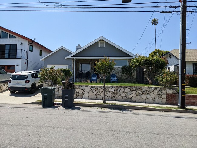 Primary Photo - Cozy 3 bed/2 bath home in El Segundo