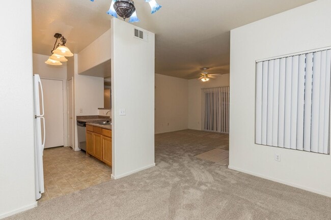 Building Photo - Lovely 1 Bedroom Condo For Rent