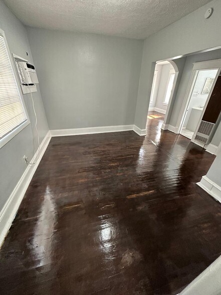 Building Photo - 1555 W 7th St