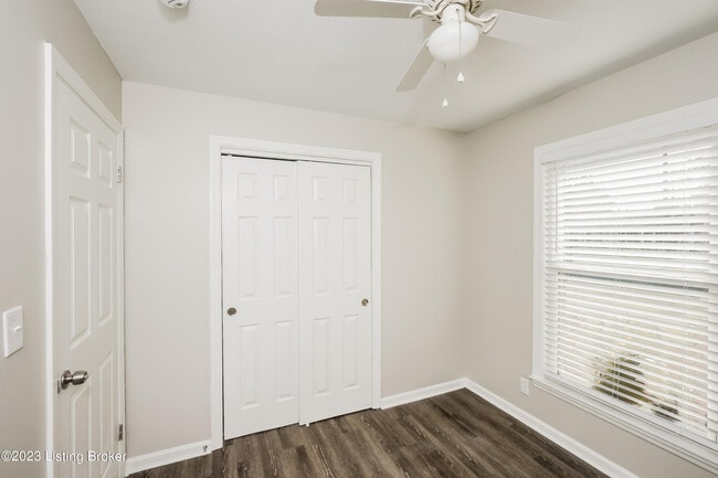 Building Photo - 215 Kim Ct