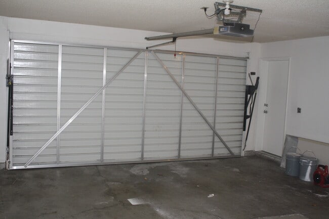 Building Photo - 20703 Roseton Ave