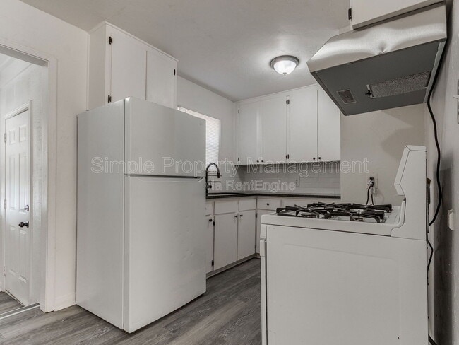 Building Photo - 405 E Northrup Dr