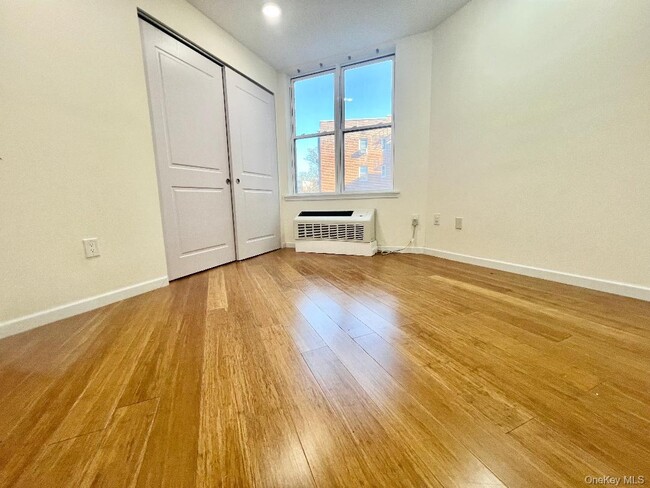 Building Photo - 55 S Middle Neck Rd