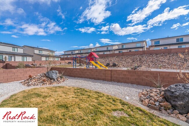 Building Photo - Innovative Design! 4 Bedroom Home in the Beautiful Desert Playa Community