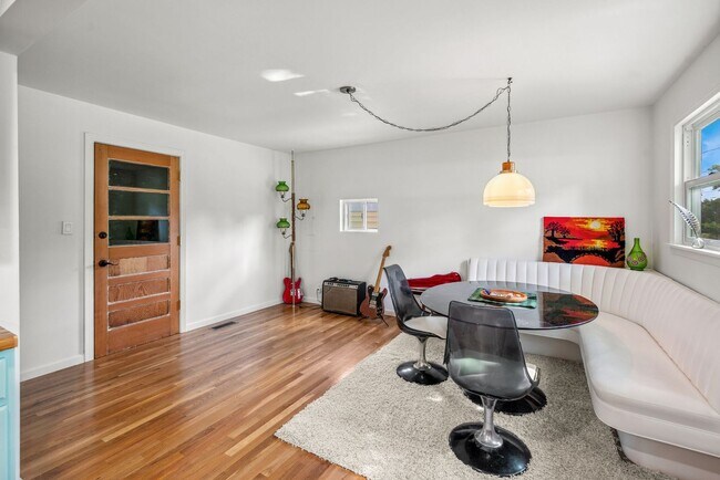 Building Photo - Charming North Nashville Cottage