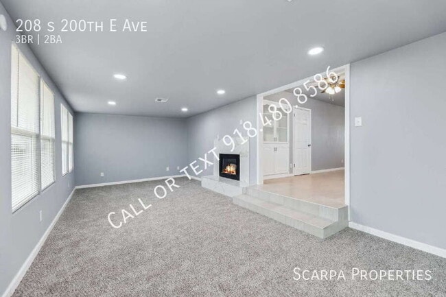 Building Photo - 208 S 200th E Ave