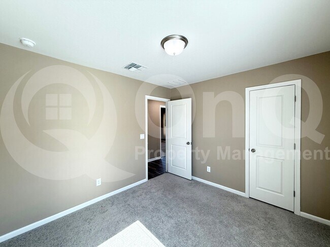 Building Photo - 1036 W Verde Ln