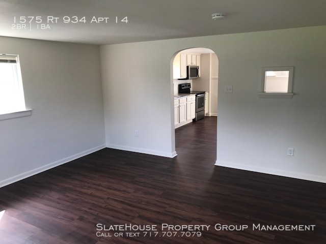 Building Photo - Large 2 Bedroom, 1 bathroom Unit