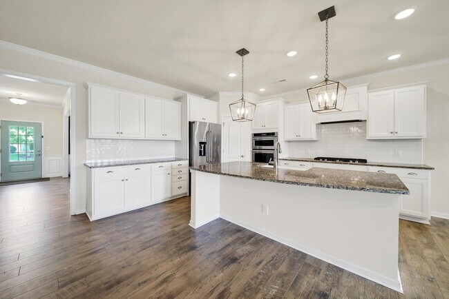Building Photo - Charming 5 Bed 2.5 Bath home in Fort Mill!