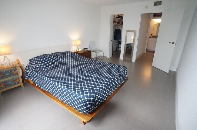 Building Photo - 16950 W Dixie Hwy