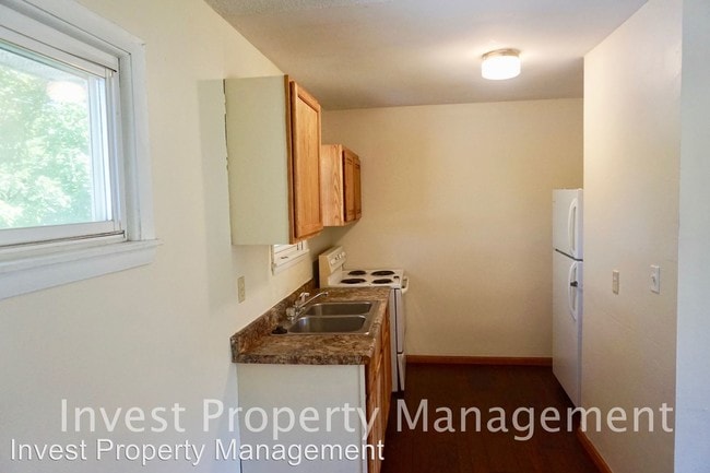 Building Photo - 331 W Fuller Ave