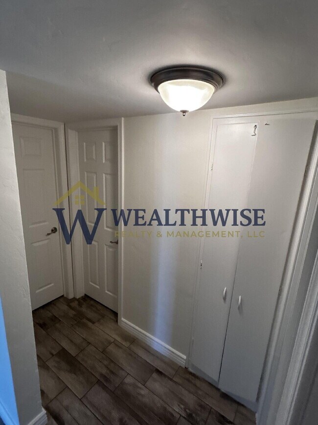 Building Photo - Freshly Remodeled 3 Bedroom 2 Bath Home for Rent 4641 E 13th Street Unit A,Tucson, AZ 85711 $1,49...