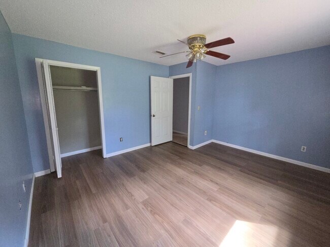 Building Photo - 504 Martha Dr