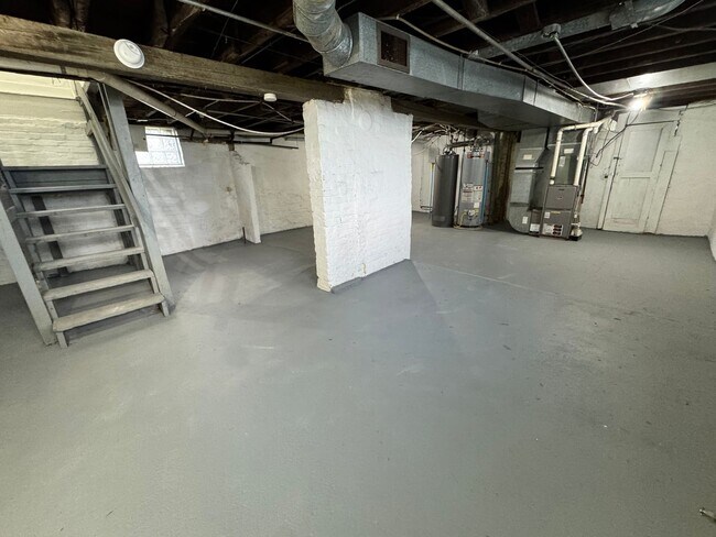 Building Photo - 2807 Chestnut St