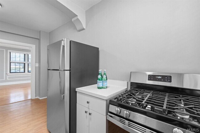 Building Photo - 6216 Northwood Ave