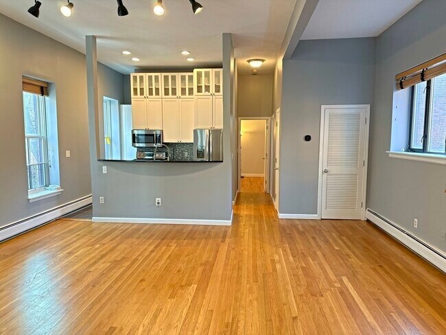 Building Photo - 11 Appleton St