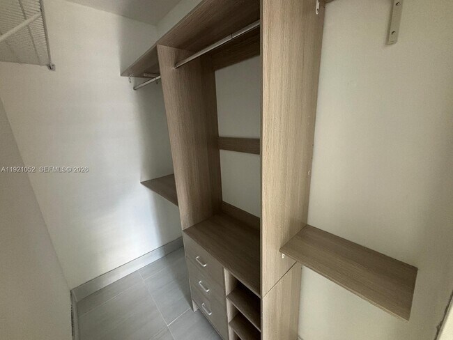 Building Photo - 725 91st St