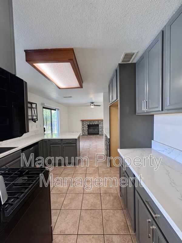 Building Photo - 29813 Park City Ave