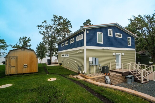 Building Photo - FULLY FURNISHED LAKE HOME