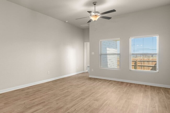 Building Photo - GORGEOUS 3 BEDROOM DUPLEX LOCATED IN CONVERSE, TX!