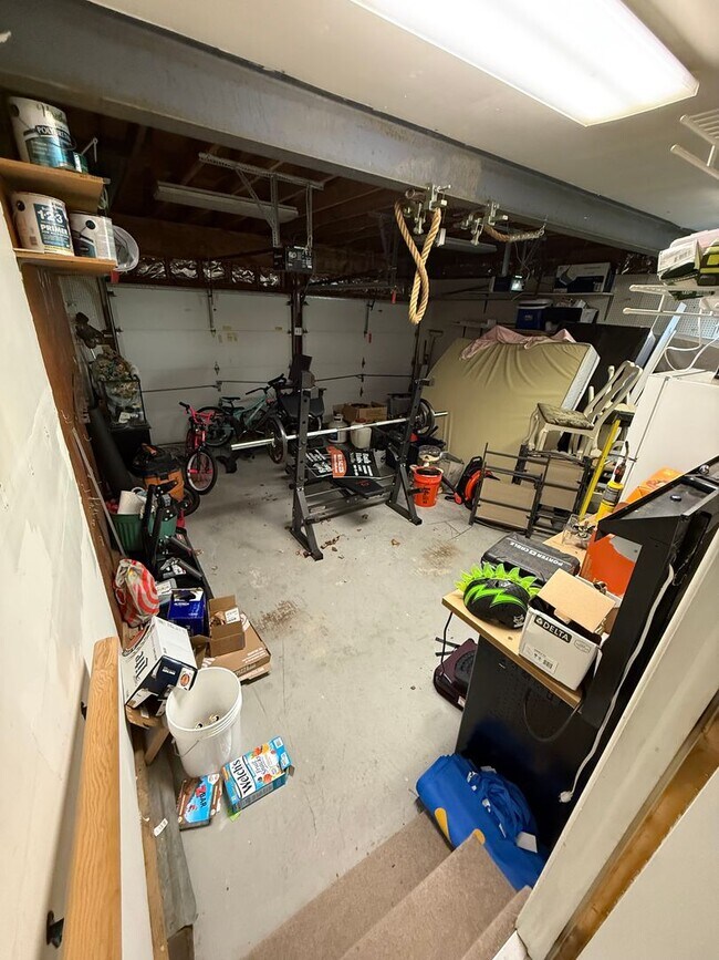 Building Photo - 1613 Mayflower Ln