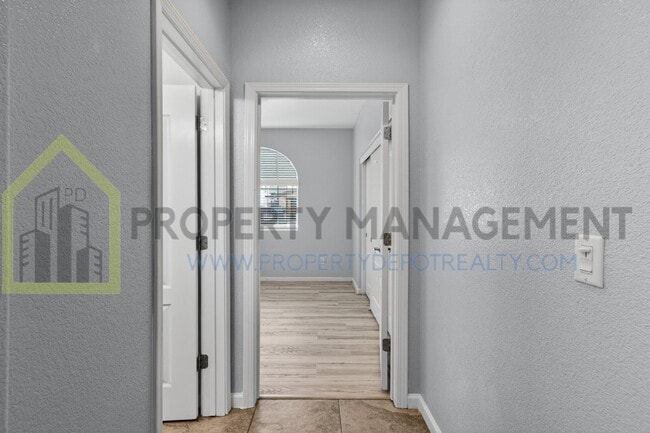 Building Photo - Spacious Elegance Awaits: 4-Bedroom Home with Hardwood Floors in Elk Grove!