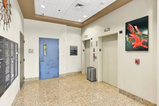 Building Photo - 1127 Broadway St NE