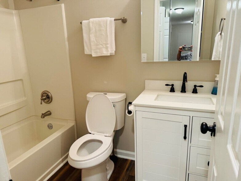 Building Photo - 700 Mossburn Ct