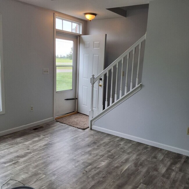 Building Photo - 2911 Miamiview Ct