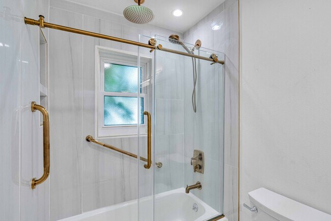 Building Photo - 1329 Pinebrook Way