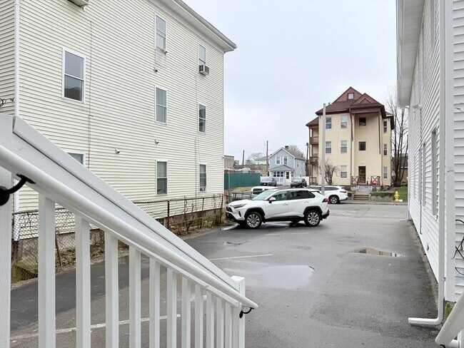 Building Photo - 23 Bellevue St