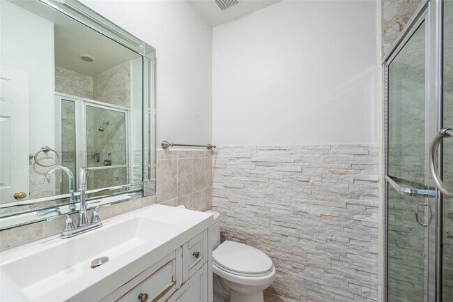 Building Photo - 12625 Memorial Dr