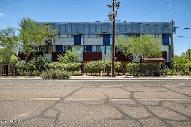 Building Photo - 1145 E Whitton Ave