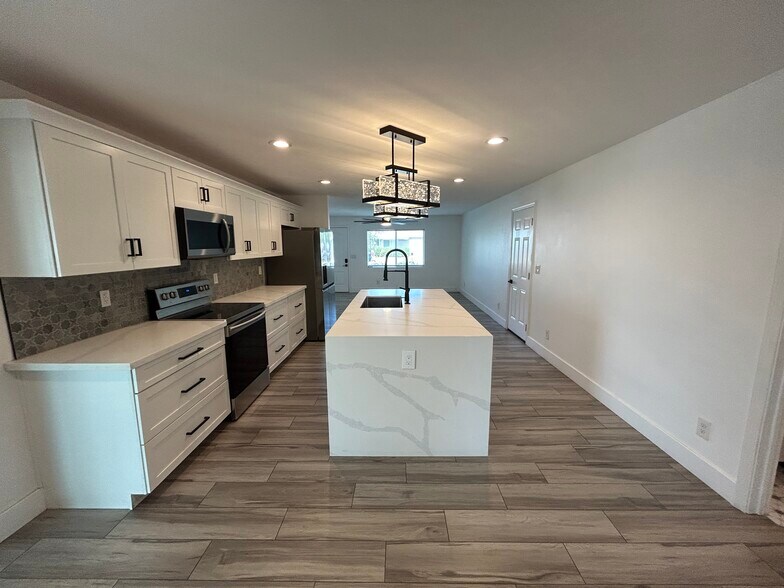 Building Photo - 3507 E Claire Dr