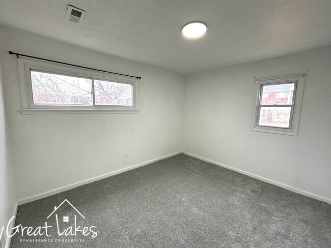 Building Photo - Beautiful 2 Bedroom 1 Bathroom now available for rent!