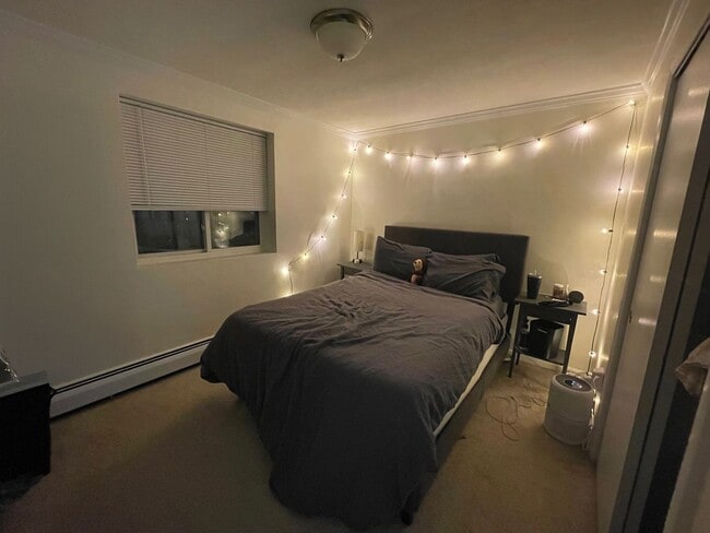 Building Photo - Charming 2 Bedroom-No Broker Fee