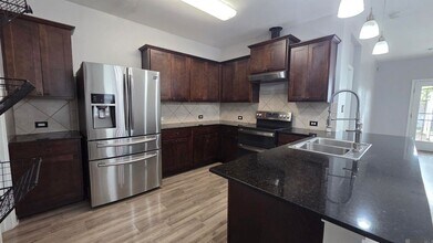 Building Photo - 583 Fall River Dr