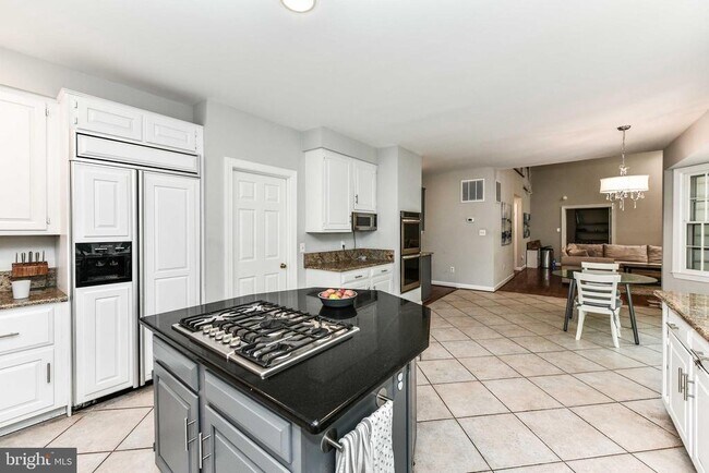 Building Photo - 2030 Spring Branch Dr
