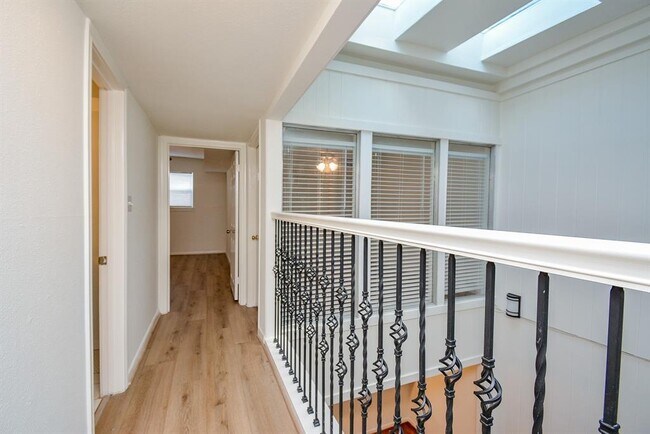 Building Photo - 917 S Ripple Creek Dr
