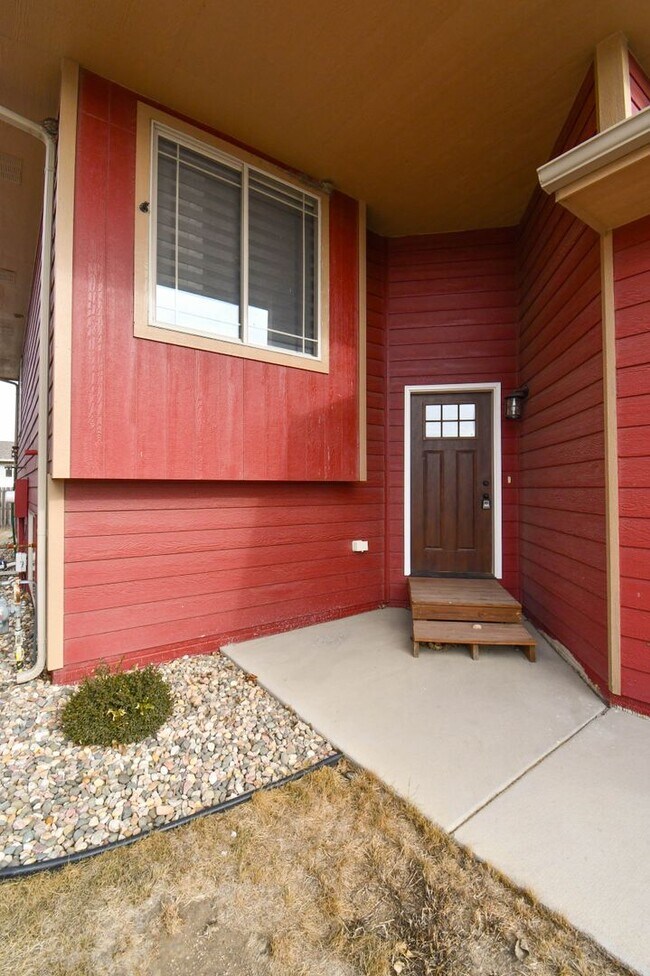 Building Photo - 5 Bedroom 3 Bathroom Single Family Home North Sioux Falls!